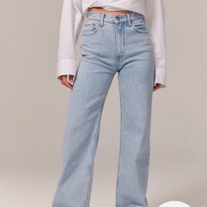 Abercrombie High Rise 90s Relaxed Jean Light